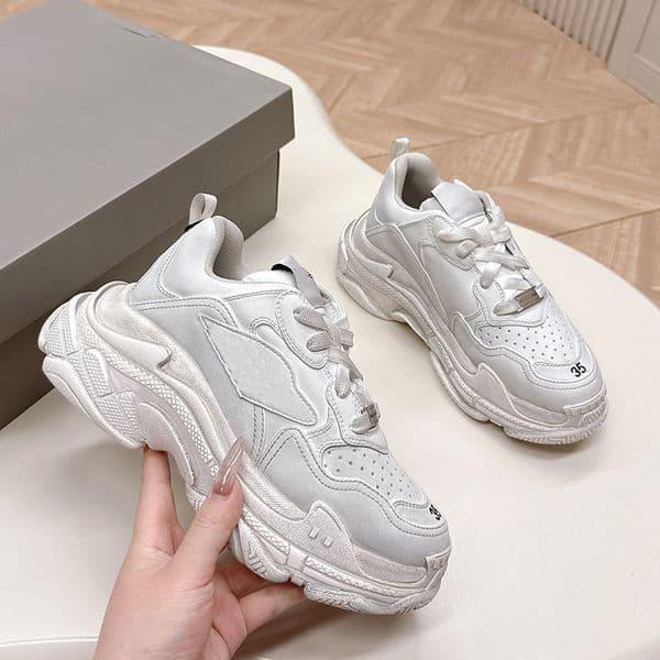 Luxury Sneake Mens Womens Embroidered Logo Sports Shoes Designer Lace Up Thick Soled Basketball Shoes Couple Patchwork Suede Casual Shoes Anti Slip Outsole