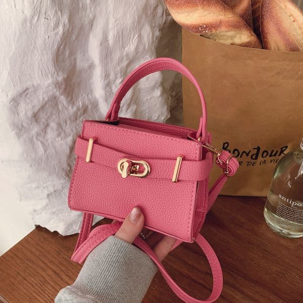 2026 Summer New Exquisite French Retro Style Women's Shoulder Bag Fashion Trend Super popular Style Lychee Texture Design Handbag Elegant designer bag