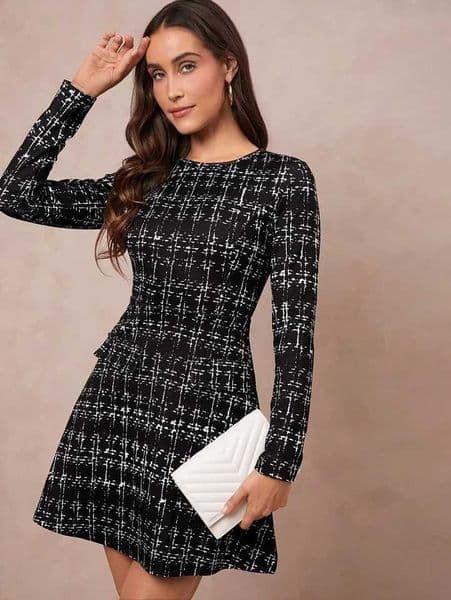 The mini long-sleeved plaid womens dress for autumn and winter in Europe and America is versatile C260518