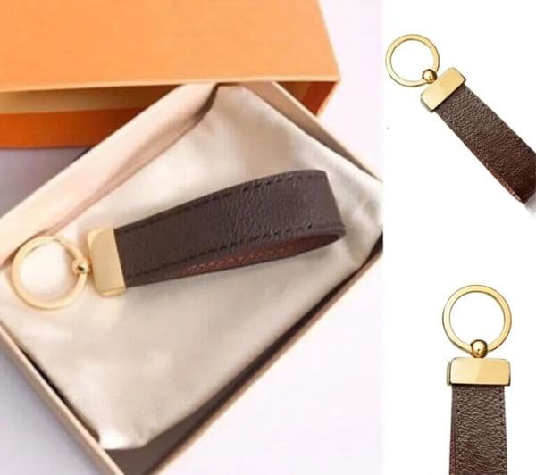 Bulk Office Supplies Wholesale 2022 Designer Keychain Key Chain Buckle Keychains Lovers Handmade Leather Keyring school Pendant Accessories 5 Color With Box D 8