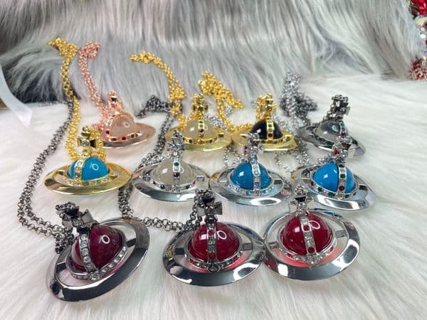 Viviane Vivienme Vivene Western Necklaces Jewerly Designer Saturn Necklace Jewerly Red Saturn Necklace Sense Oversized Orb 30mm Planet Sweater Chain For Women