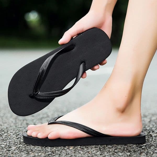 Casual Slippers for Men and Women Trend Lightweight Flip Flops Man Fashion Holiday Comfortable Outdoor Beach Shoes 260519