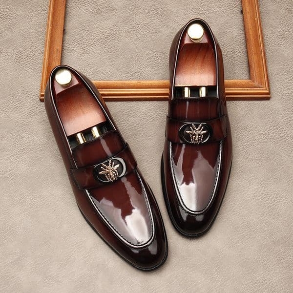 Men's Patent Leather Loafers Metal Bee Buckle Slip-On Dress Shoes Square Toe Formal Business Wedding Shoes for Men Wine Red Black