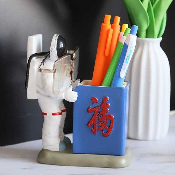 Multifunctional Astronaut Glasses Stand Resin Craft Astronaut Stationery Pen Holder Storage Box Ornament Pen Rack Desktop L260519X3QB