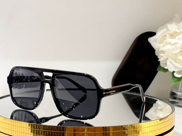 Sunglasses For Men and Women Summer 884 Designers Style Anti-Ultraviolet Retro Plate Full Frame Glasses Random