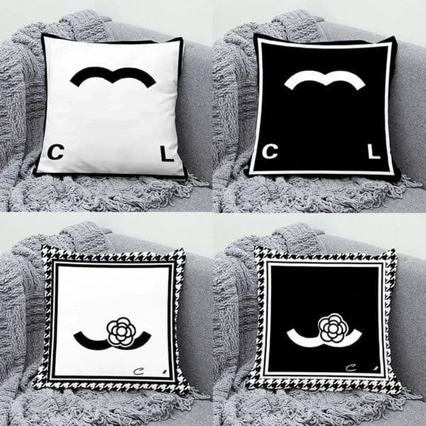 Luxury Designer Decor Letter Pillow Bedding Home Room Pillowcase Couch Chair Black White Cushion Car Multisize Men Women Casual room Pillows 022