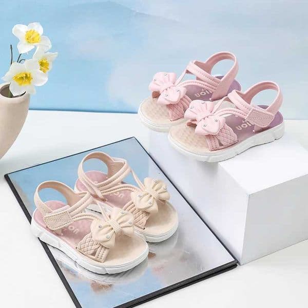 Girls 2026 New Summer Fashionable Princess Sle Shoes Soft Sole Non-Slip Beach Sandals Outdoor Cfortable Soft SolesJ260520