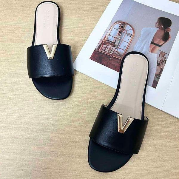 2024 summer new V-shaped metal decoration flat bottomed beach women's fashionable slippers W260520