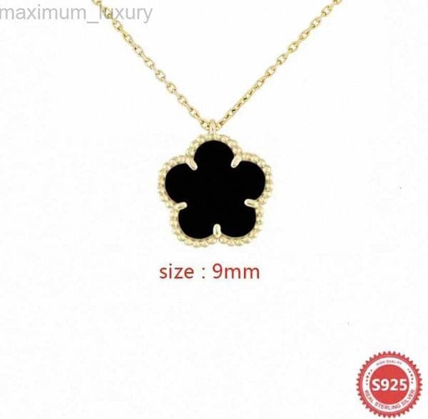 Ladies Mini Floral Clover Pendant Designer Necklace Designer Jewellery White Mother of Pearl Gold Plated Chain Luxury Necklaces Party Favours