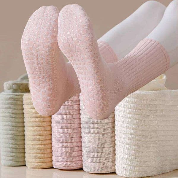 Pro Mid-Calf Non-Slip Moisture-Wicking Compression Socks for Studio Home Yoga Practice Unisex Fitness Athletic Sock 26L0521