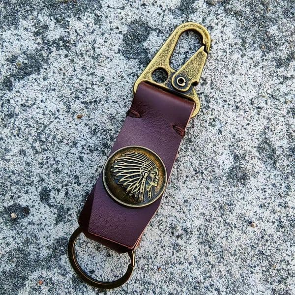 art Designer Vintage Cowhide Leather Pendant For Men, Personalized Creative Car Keychain With Metal Badge Decoration Free Shipping