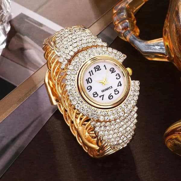 A Korean Version Of Fashionable And Versatile Womens Light Luxury Diamond Inlaid Quartz H2605211
