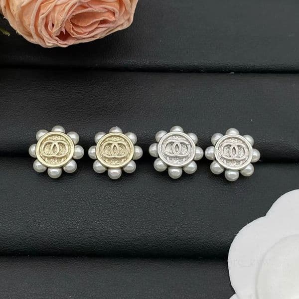 Designer Jewelry Cc Earrings 2026 Round Pearl Flower Stud Earrings Light Luxury Fashion Simple Ear Accessories Channels Studs 236