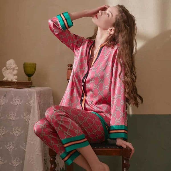 Lisacmvpnel 2022 Spring New Style Long Sleeved Women Pajamas Set Ice Silk Printed Fashion PyjamasJ260522