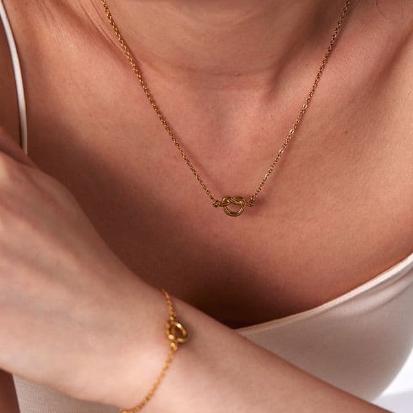 High Quality fashion ins minimalist style 18K gold-plated knotted necklace titanium steel short rope cross pendant four-piece jewelry set