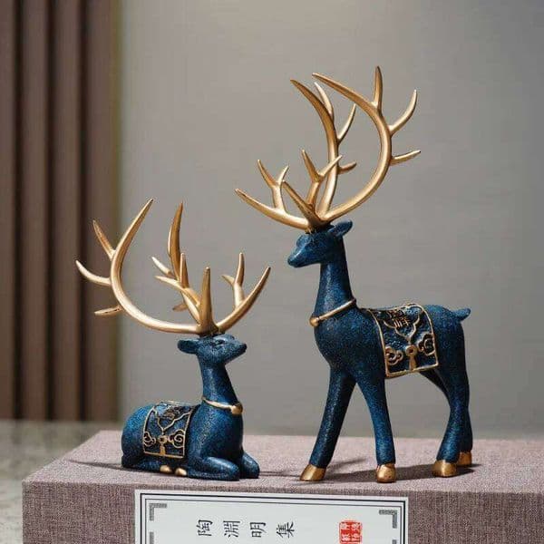 2Pcs/Set Resin Figurine Elk Statue Reindeer Cute Deer Sculpture Christmas Home Desktop Car Dashboard Decoration Craft Gift 26Y0522