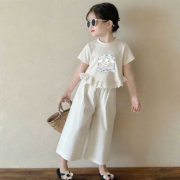 Childrens Outfit 2026 Summer New Style for Girls Stylish Lace Trim Ruffle Pants and Simple Short-Sleeve T-Shirt for Girls L260521K4D3