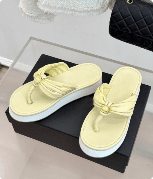 2026 CC/Sandals Platform Sandals flat Slippers Flip Flops Luxury Leather Back Sandals Fashion Women Beach Scuffs Slippers High Quality Woman wedge shoes