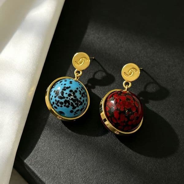 Designer earrings luxury earrings letters solid color planet design jewelry Christmas gift jewelry temperament hundred fashion casual style earrings very good