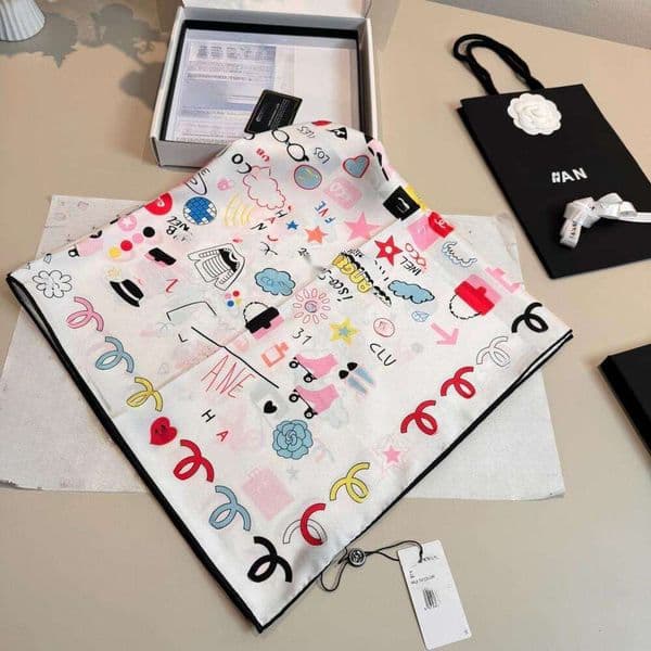 90X90cm Fashion Silk Elegant Womens Square Silk Scarf for lfashion Shawl scarf Beach Headscarf Breathable Luxurious Travel Accessory with Protection gi L260525