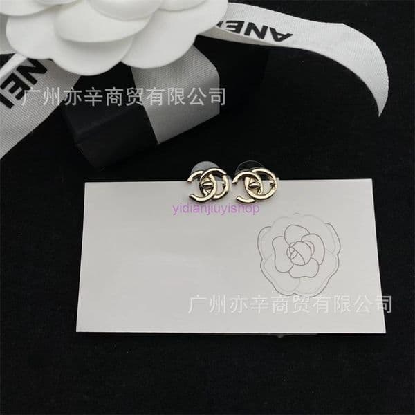 cc earrings designer for women Exquisitely crafted high-end double C logo clasp earrings for women light luxury style with a high-end glossy finish