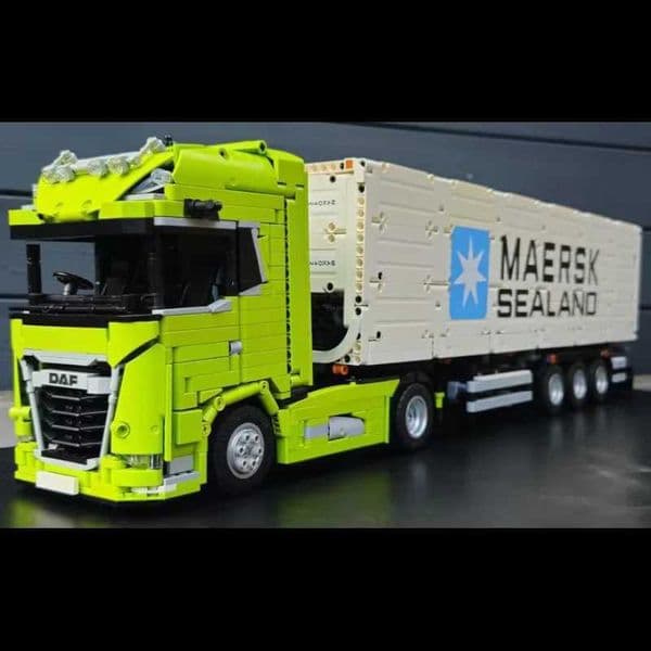 Building Block MOC-178876-184207 Semi-trailer Truck Front Splicing Model Children Boys Puzzle Education Birthday Christmas GiftJ260525