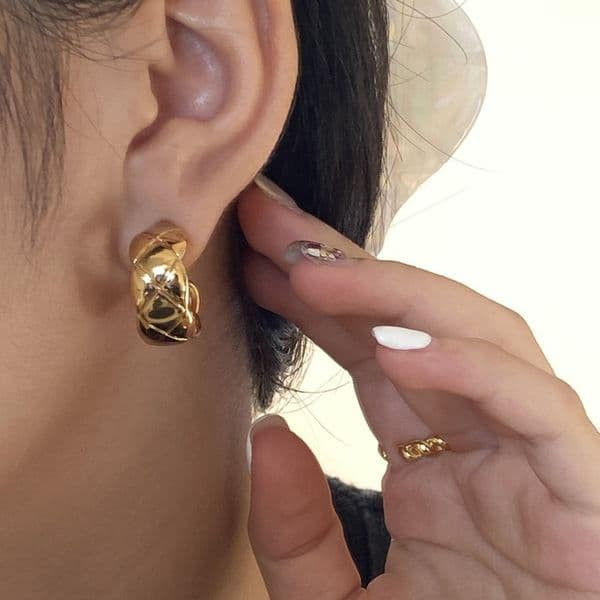 Designer Channel Style cc Trendy and luxurious French-style diamond wave pattern glossy ins niche minimalist semi-circle C-shaped earrings and ear clips