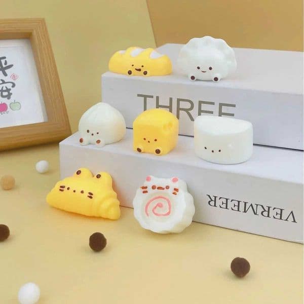 Cute Mini Hamburger Squishy Keychain Soft Fake Bread Stress Relief Pendant Portable Sensory Fidget Toy for Women Z260525