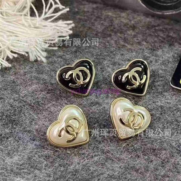 designer earrings cc earrings exquisite classic double C three-dimensional letter black white enamel stud earrings simple sweet style heart-shaped earrings