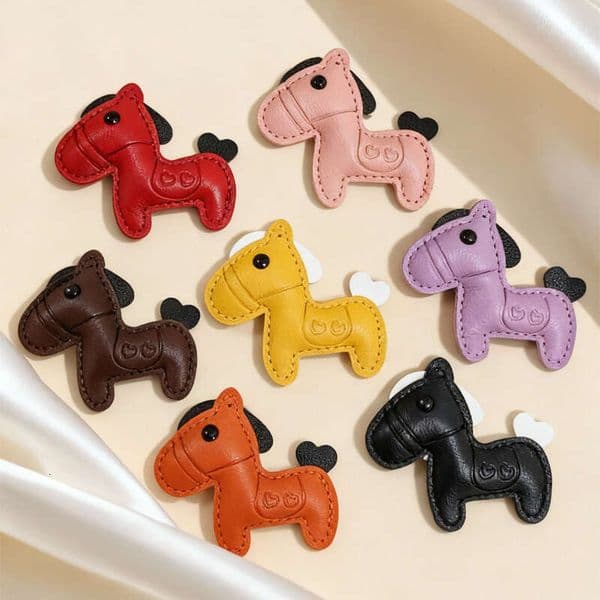 New in stock PU pony keychain, creative versatile bag accessory, trendy and cute leather pendant for Year of the Horse