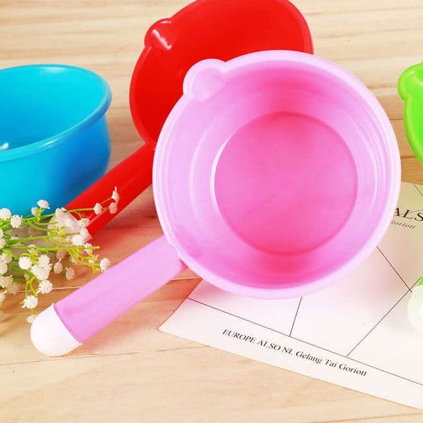 Directly from the manufacturer: Large water scoop with spout, durable and shatterproof, large capacity, thickened for home use, wholesale