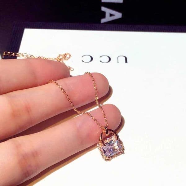 2023 Brand New Fashion Luxury Elegant Delicate Ins Zircon Inlaid Necklace Female Fresh Natural Niche Necklace Female Wholesale L260526