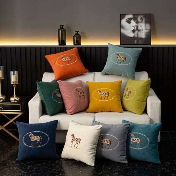 American Hand-embroidered Cushion Horse Pattern Hug Pillowcase Sofa Home Office Living Room Car Pillow Cover 45*45cm 26Y0526