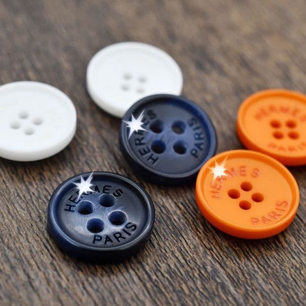 Coat windbreaker sweater shirt resin buttons belt H buttons
