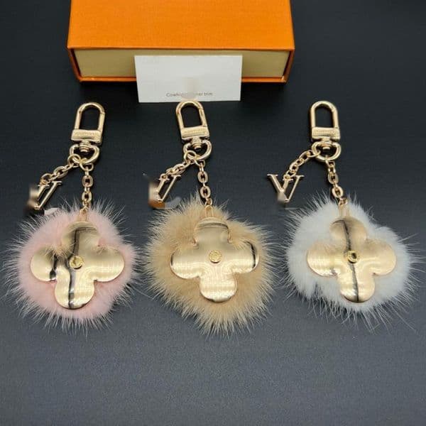 vittonlies key chain designer luity viutonlies keychain luxury keychain Mens Car Keyrplush pendant Vshaped womens bag accessory phone keycW260610