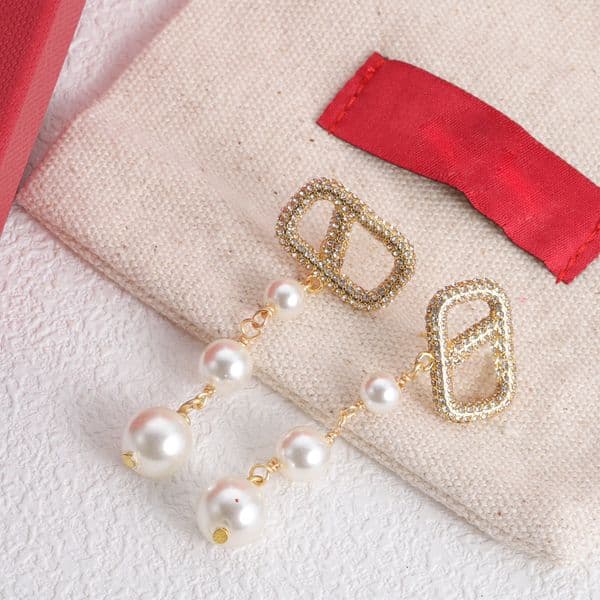 Luxury Pearl Shaped Earrings Letter pendant earrings New Trendy Korean Fashion Online Style Unique and Stylish Ear Accessories jewelry