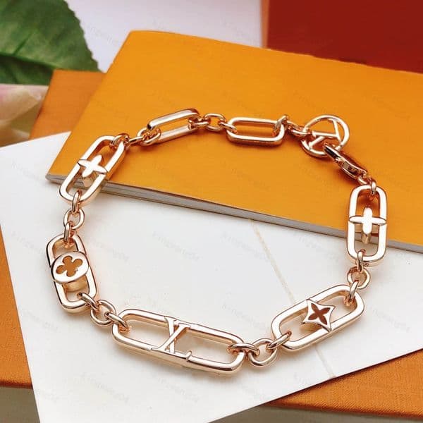 New Luxury Brand Designer Bracelet S925 Silver Plated Chain Fashion Charm Clover Jewelry Women Wedding Party Supply Accessories