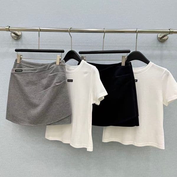 Designer Simple Tees Skirts Set Women Luxury Slim Casual T Shirts Mini Skirts Set Home Outdoor Commute Tees Dress Set