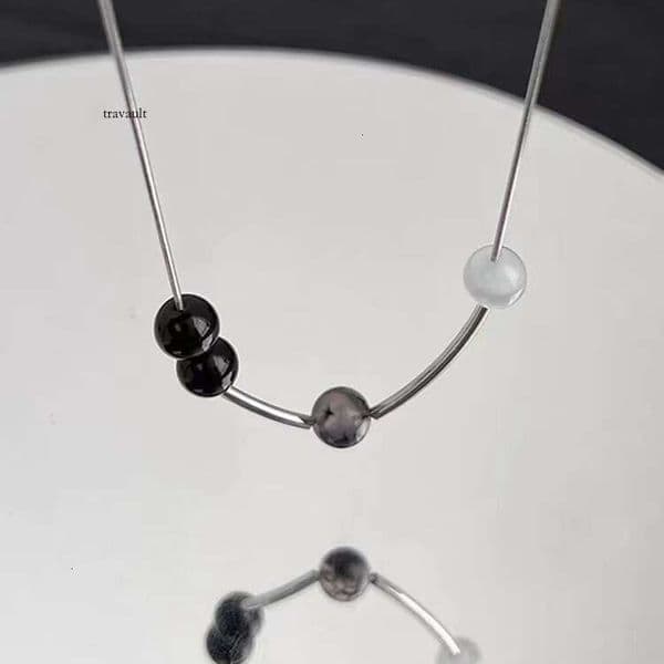 Minimalist unique design black necklace for women, simple and elegant, 2025 new popular high-end collarbone chain accessory