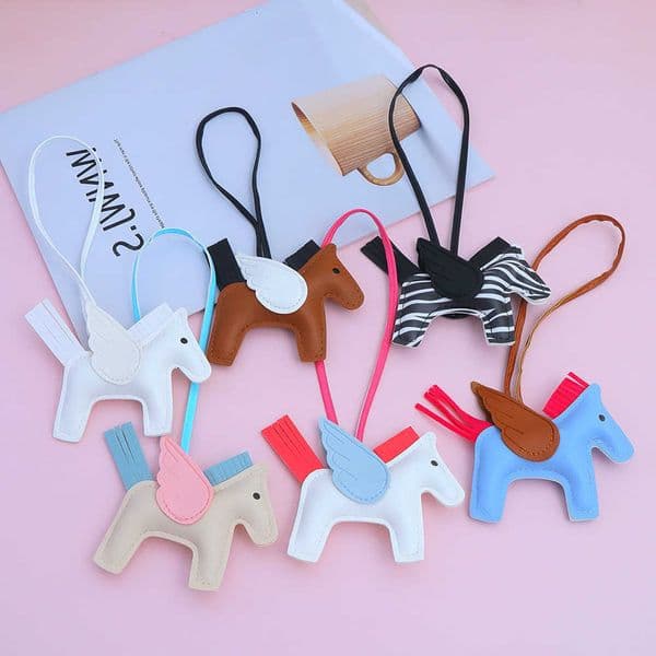 New Styles Horse Pendant With Wrist Lanyard Pu Leather Bag Charms For Handbags Backpack Decor Accessories Trendy Gift H260528