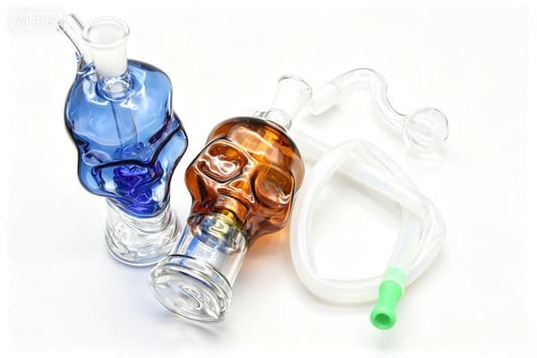 Portable Travel Skull Allen Shape glass oil burner pipe 10mm female mini water bongs pipes for smoking with silicone hose and banger bowl