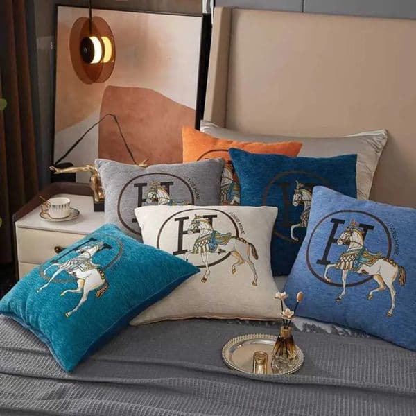cologne 202 Luxury The 4545 Cm Hand-Embroidered Horse Pattern perfume Sofa Case Is Suitable For Home Offices Living Rooms And Car Seat Covers Free Shipping 020