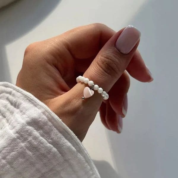 Vintage Originality String of Beads Elastic Cord Heart Shape Shell Pendant Rings for Women Elegant Round Bead Rings Jewelry Gift 260525
