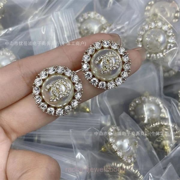 designer earrings cc earrings Pair of Double C Small Style Round Full Diamond Pearl Earrings for Women Elegant and Earrings for Women channels channeled diamond