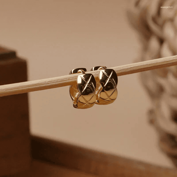 Hoop Earrings Quilted Round Exquisite Elegant For Women Designer Style Light Luxury Ear Clips Unique Versatile Accessories