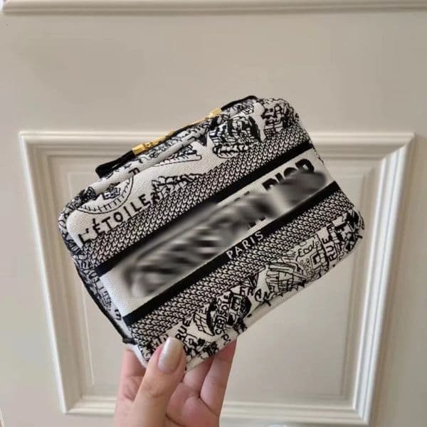 cologne 2026 Fashionable Sturdy Cosmetics Pouch Easy perfume To Wash Design For Travelers Free Shipping 1011