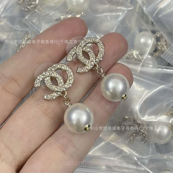 designer earrings cc earrings Pair of Double C Small Style Full Diamond Tassel Pearl Earrings for Women Earrings for Women channels channeled diamond