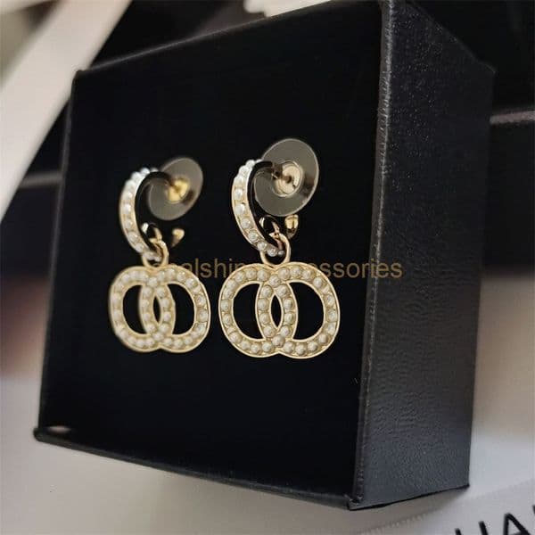 cc earrings channels earring Pearl with an artistic and elegant charm channeled