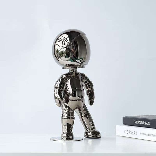 Modern Light Luxury Electroplated Mirror Surface Astronaut Ornament Model Sales Office Indoor Living Room Art Desktop Decoration High-Quality