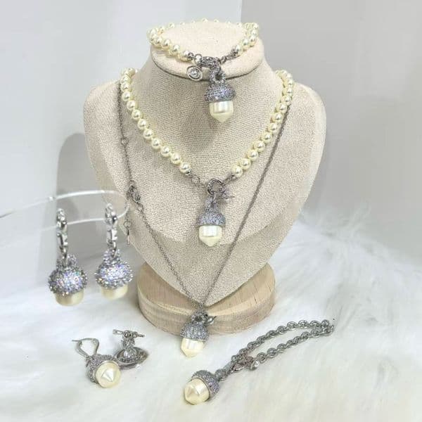 Designer Vivianes Westwod High-end Empress Saturn Hazelnut Pearl Necklace For Women Luxurious And Elegant With Full Diamond Pinecone Pendant Clavicle Chain